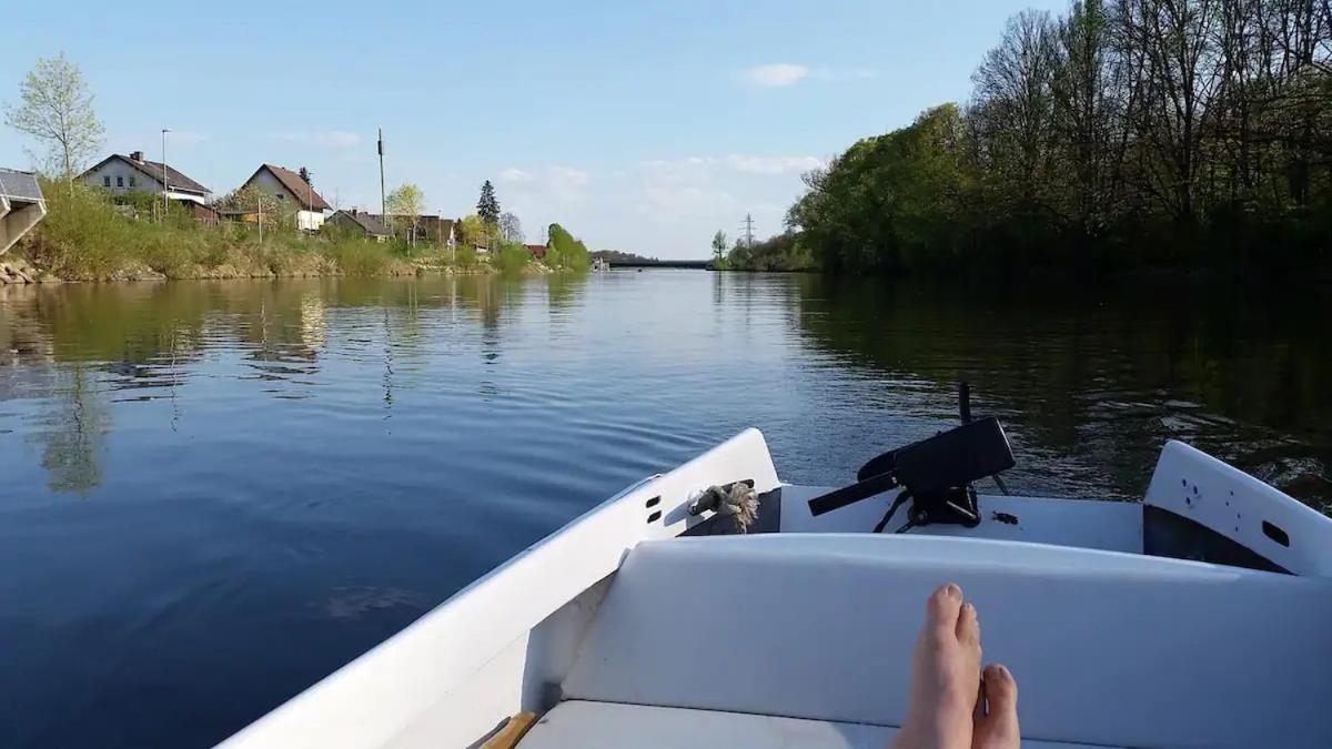 Geraumiger Wohnwagen Unter Baumen Neben Mur-Stausee Feldkirchen bei Graz Luaran gambar